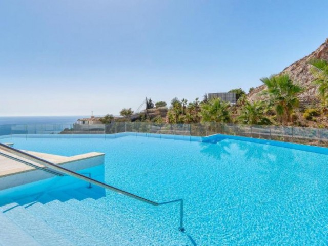 Apartamento con 2 Dormitorios  en Benalmadena