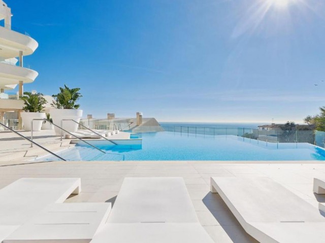 Apartamento con 2 Dormitorios  en Benalmadena