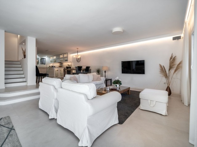 4 Bedrooms Townhouse in Nueva Andalucía