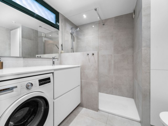 Apartamento con 2 Dormitorios  en Benalmadena