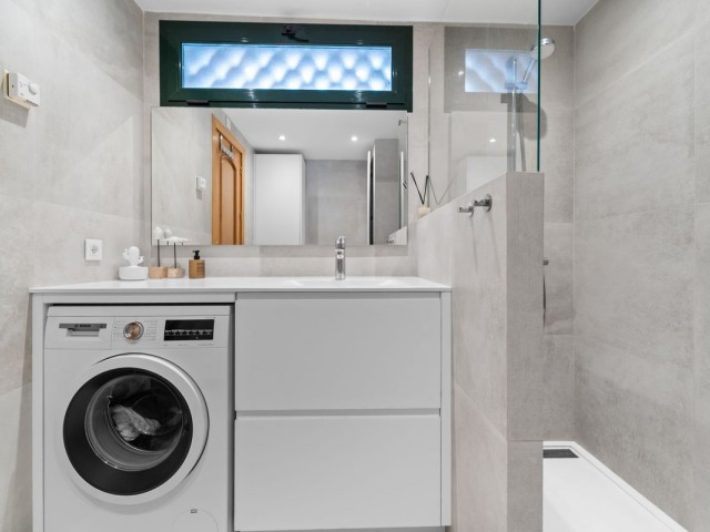 Apartamento con 2 Dormitorios  en Benalmadena