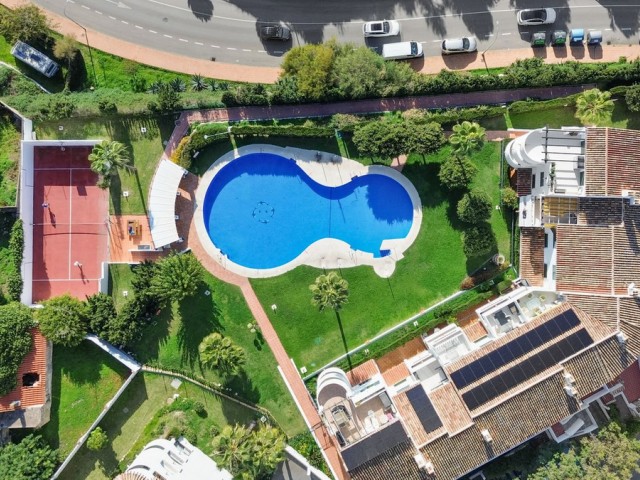 Apartamento con 2 Dormitorios  en Benalmadena