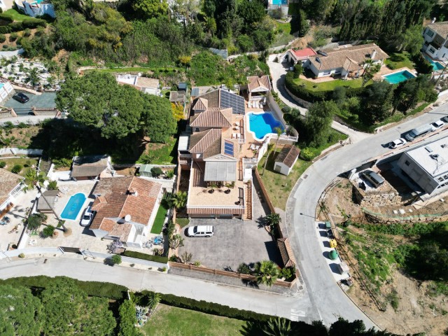 5 Bedrooms Villa in Mijas