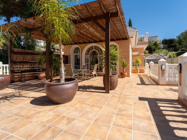 Villa con 5 Dormitorios  en Mijas Costa