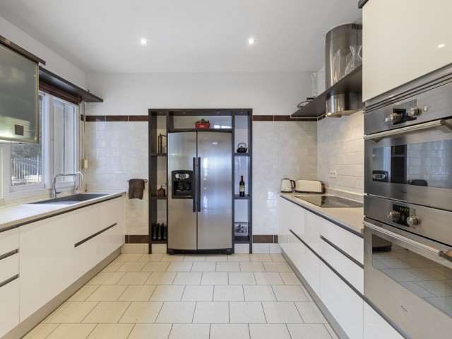 3 Bedrooms Apartment in Benahavís