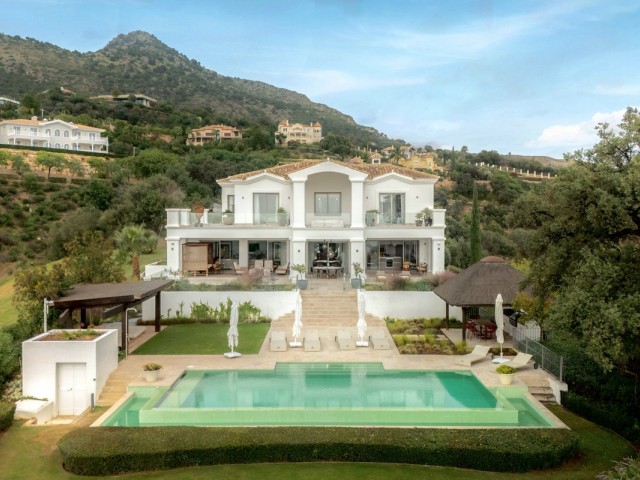 5 Bedrooms Villa in Benahavís