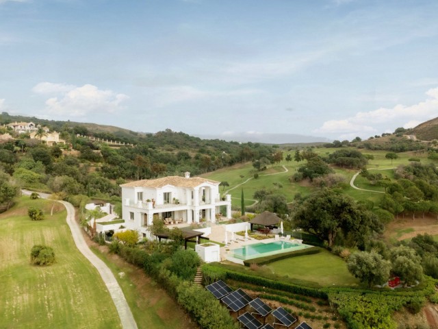 5 Bedrooms Villa in Benahavís