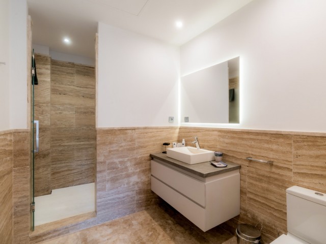 5 Bedrooms Villa in Benahavís