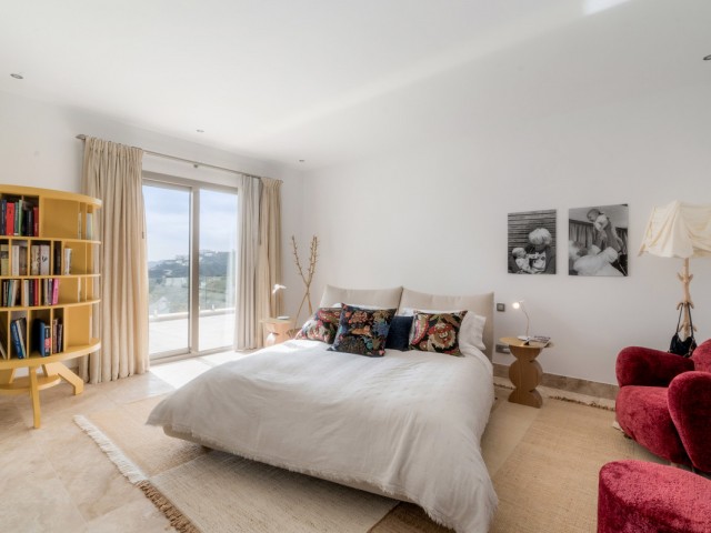 5 Bedrooms Villa in Benahavís