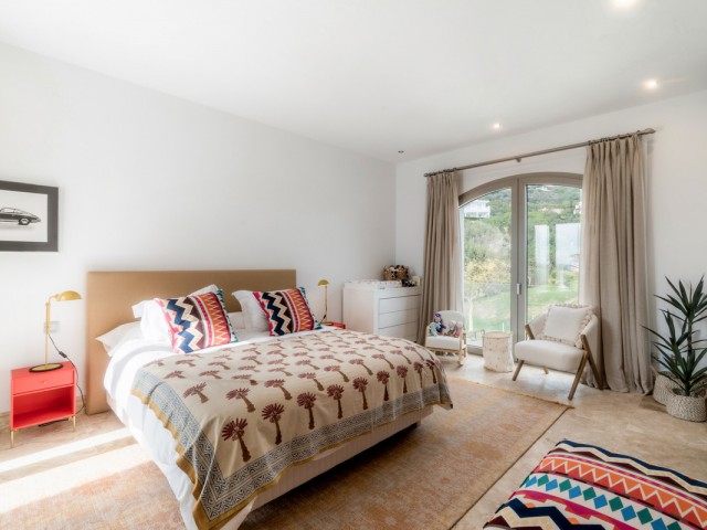 5 Bedrooms Villa in Benahavís