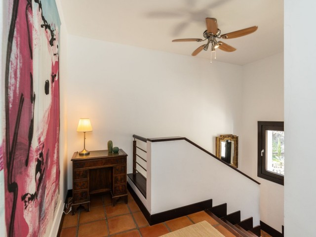 Adosado con 4 Dormitorios  en Benahavís