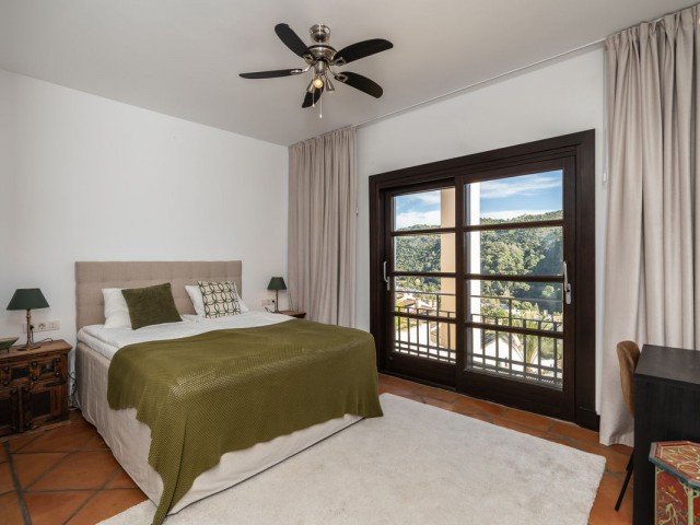 Adosado con 4 Dormitorios  en Benahavís