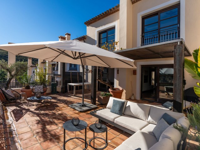4 Bedrooms Townhouse in Benahavís