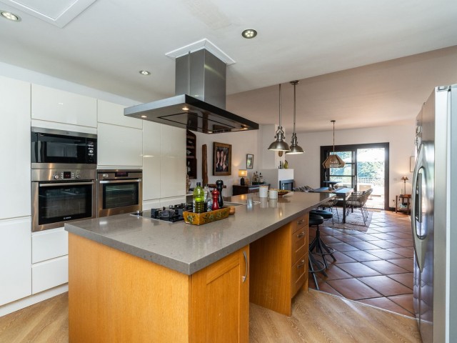 4 Bedrooms Townhouse in Benahavís