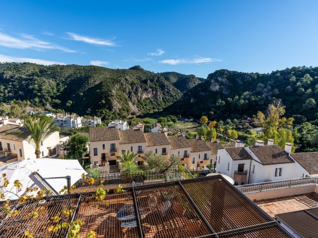 4 Bedrooms Townhouse in Benahavís