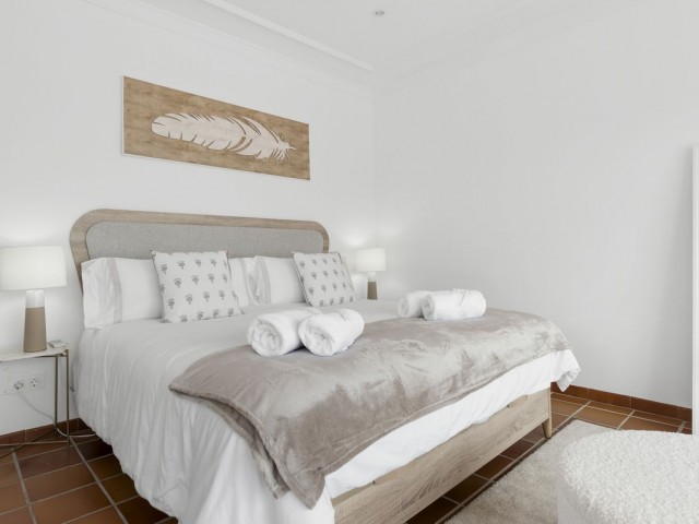 Villa con 5 Dormitorios  en Las Chapas