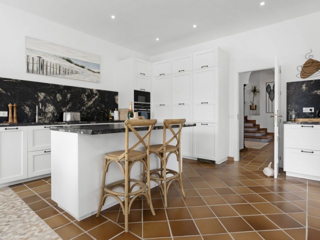 Villa con 5 Dormitorios  en Las Chapas