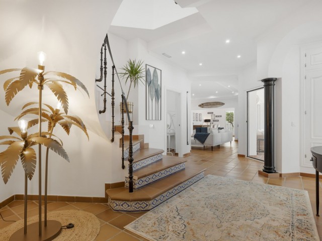 Villa con 5 Dormitorios  en Las Chapas