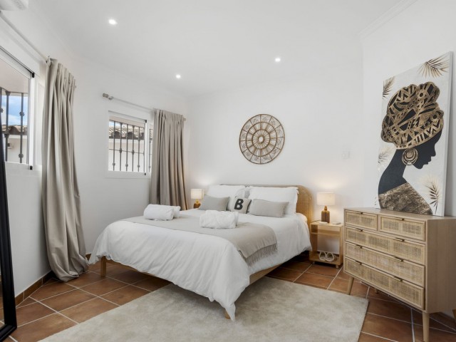 Villa con 5 Dormitorios  en Las Chapas