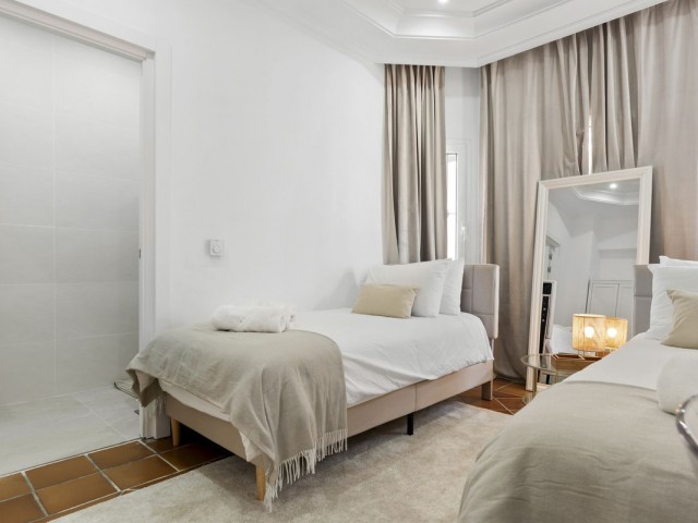 Villa con 5 Dormitorios  en Las Chapas