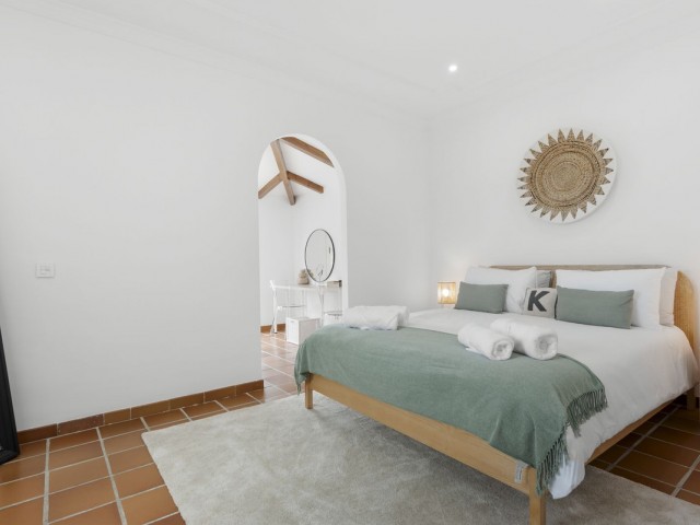 Villa con 5 Dormitorios  en Las Chapas