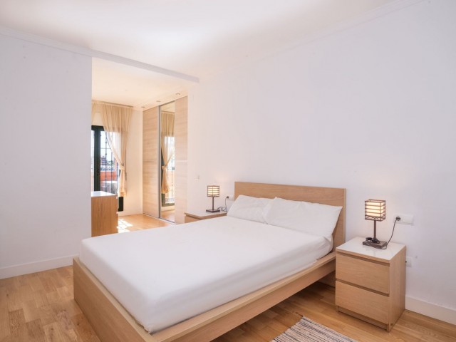 Apartamento con 4 Dormitorios  en Elviria