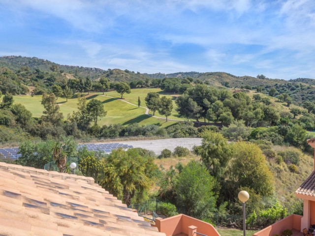 Apartamento con 4 Dormitorios  en Elviria