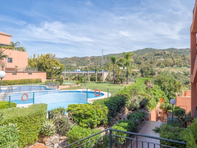 Apartamento con 4 Dormitorios  en Elviria