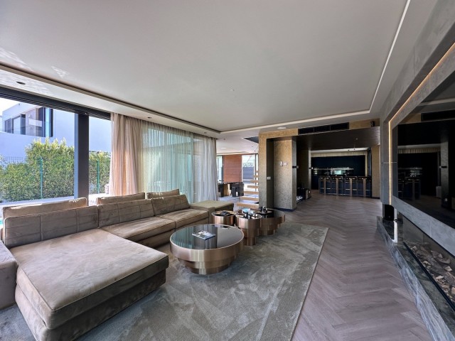 4 Bedrooms Villa in Estepona