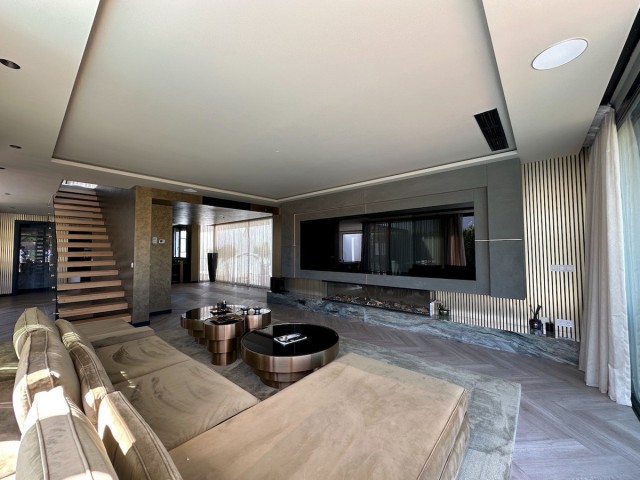 4 Bedrooms Villa in Estepona