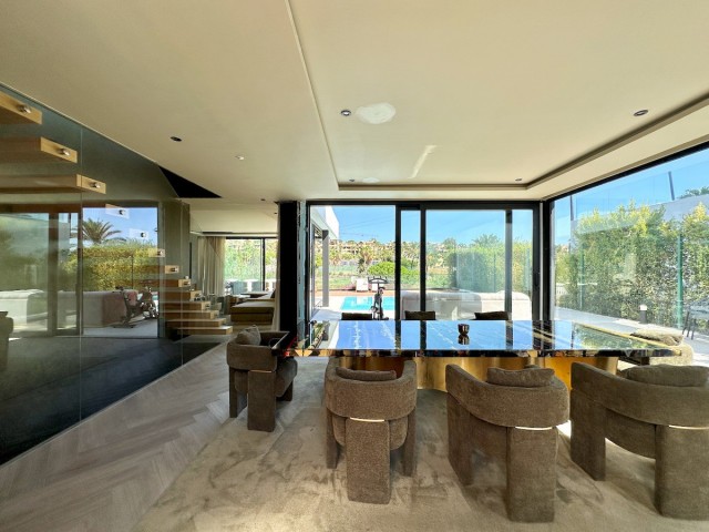 4 Bedrooms Villa in Estepona