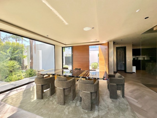 4 Bedrooms Villa in Estepona