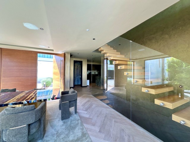 4 Bedrooms Villa in Estepona