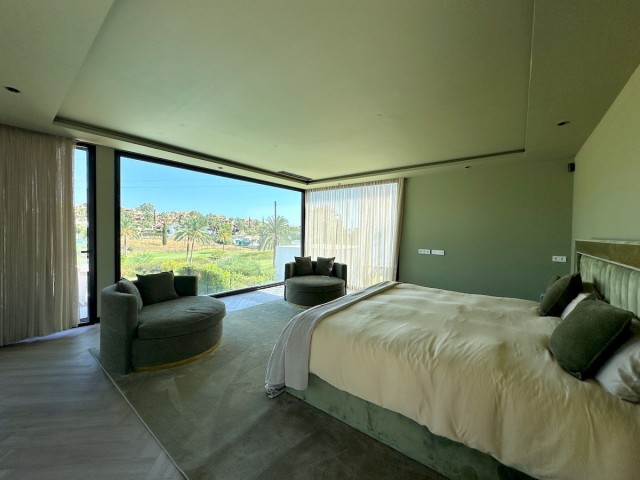 4 Bedrooms Villa in Estepona