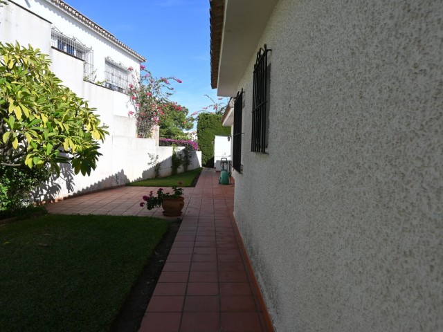 4 Bedrooms Villa in Mijas