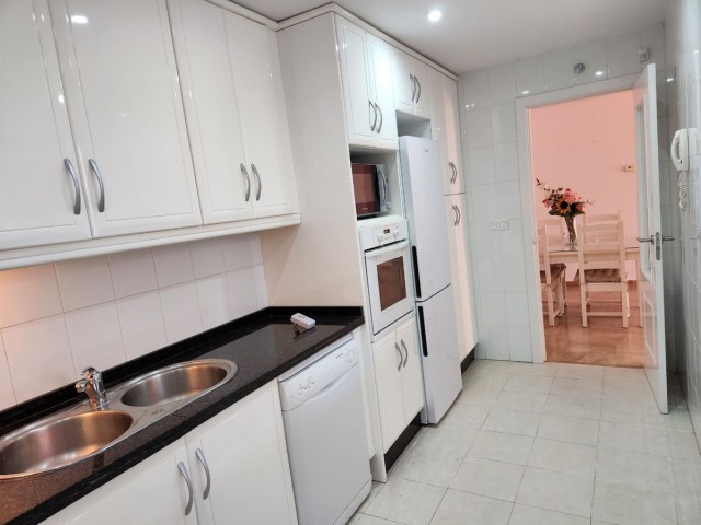 Apartamento con 2 Dormitorios  en Benalmadena