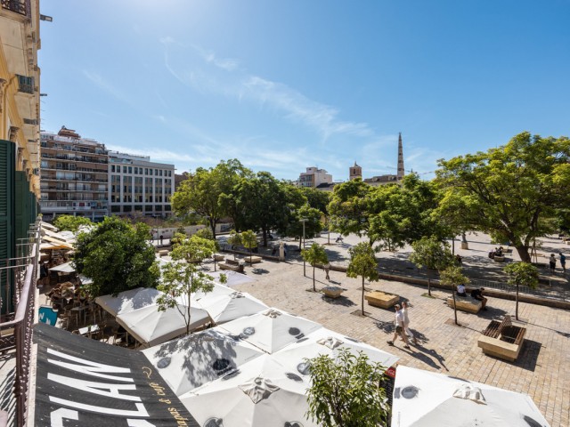 Apartamento con 4 Dormitorios  en Málaga Centro