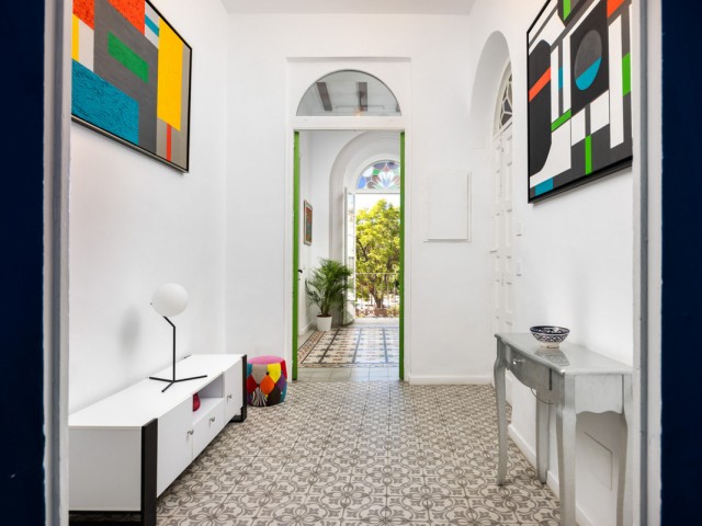 Apartamento con 4 Dormitorios  en Málaga Centro