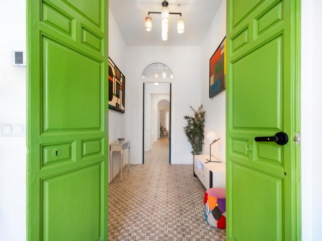 Apartamento con 4 Dormitorios  en Málaga Centro