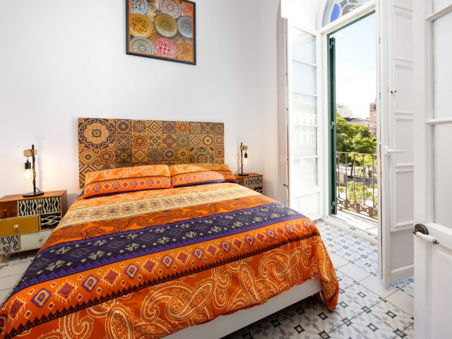 Apartamento con 4 Dormitorios  en Málaga Centro