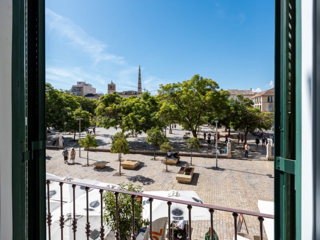 Apartamento con 4 Dormitorios  en Málaga Centro