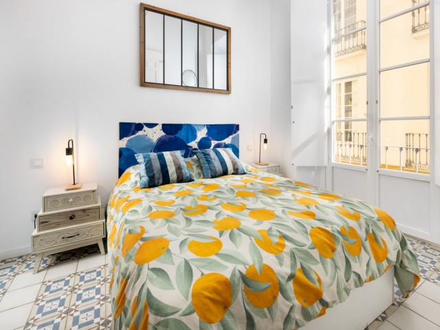 Apartamento con 4 Dormitorios  en Málaga Centro