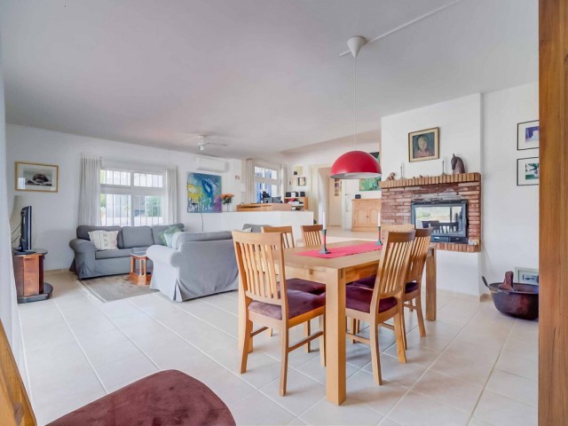 4 Schlafzimmer Villa in Sierrezuela