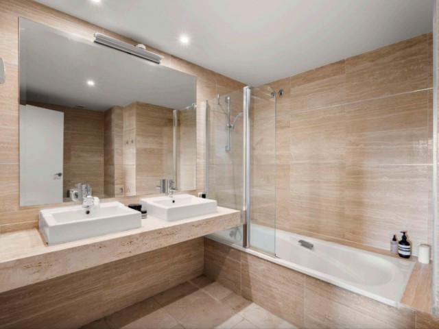 2 Bedrooms Apartment in Benahavís