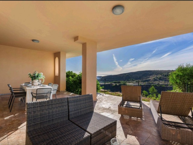 2 Bedrooms Apartment in Benahavís