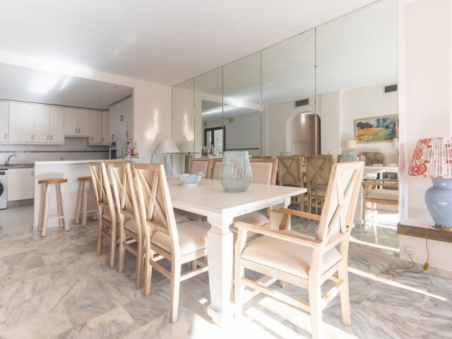 Apartamento con 3 Dormitorios  en Elviria