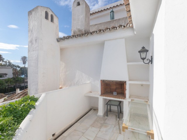 3 Bedrooms Apartment in Elviria