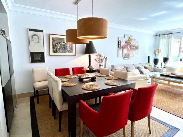 Apartamento con 3 Dormitorios  en Río Real