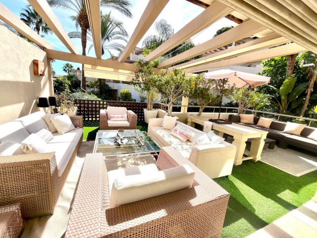 Apartamento con 3 Dormitorios  en Río Real