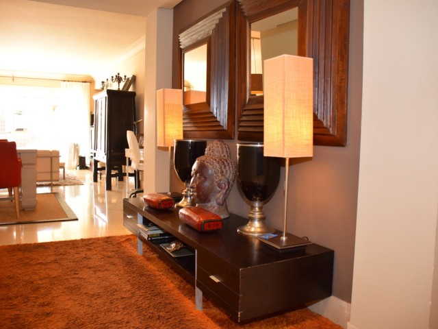 Apartamento con 3 Dormitorios  en Río Real